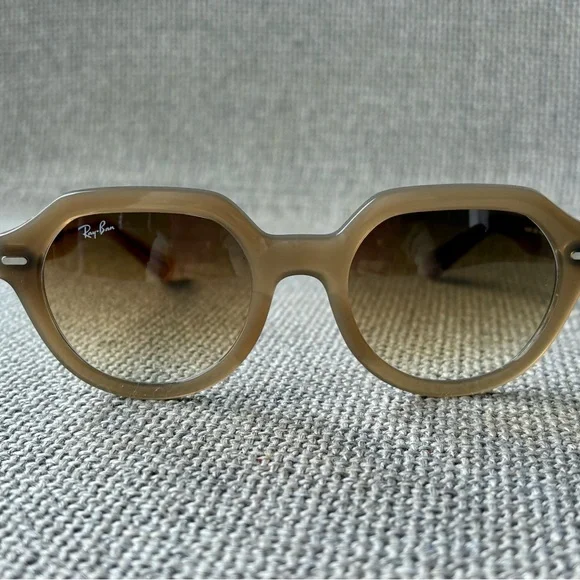 Ray-Ban Tan Sunglasses Classic Design - Picture 2 of 5